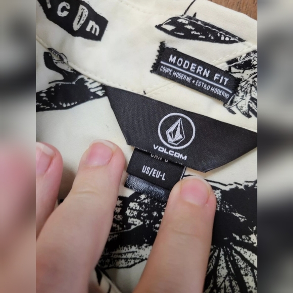 Volcom parrot short sleeve button down shirt - Picture 4 of 8
